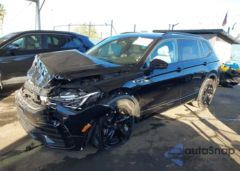 2023 Volkswagen Tiguan 2.0T Se R-Line Black z USA, uszkodzony, nr VIN 3VVCB7AX9PM098885